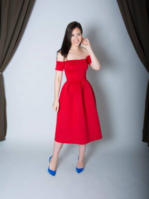 Raudona suknelė „Minimalizmo flirtas“